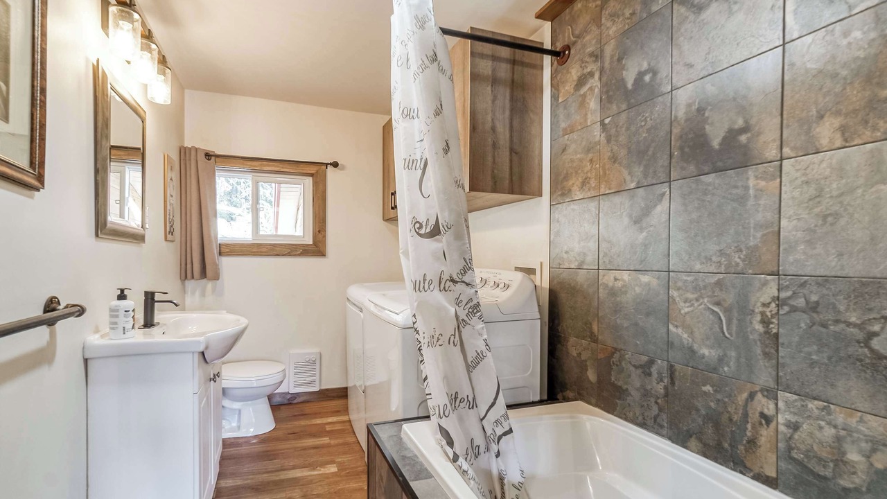 Photo of Bathroom in Saint-Michel-des-Saints