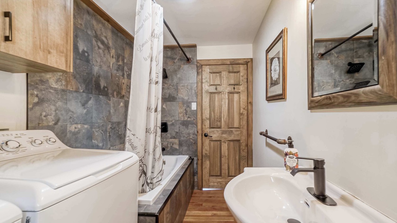 Photo of Bathroom in Saint-Michel-des-Saints