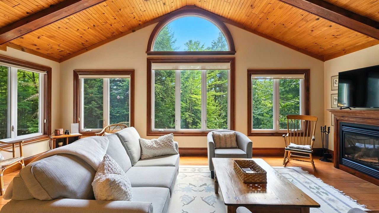 Photo of Livingroom in Baysville