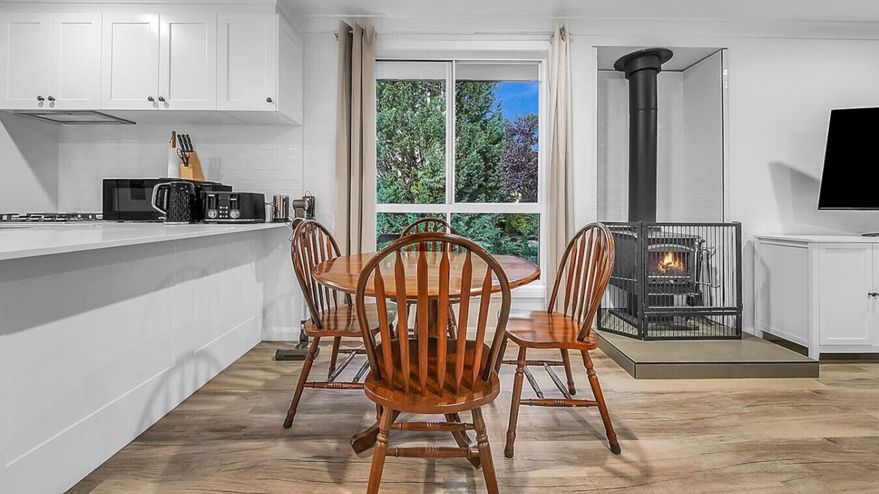 Photo of Others in Robin Hill