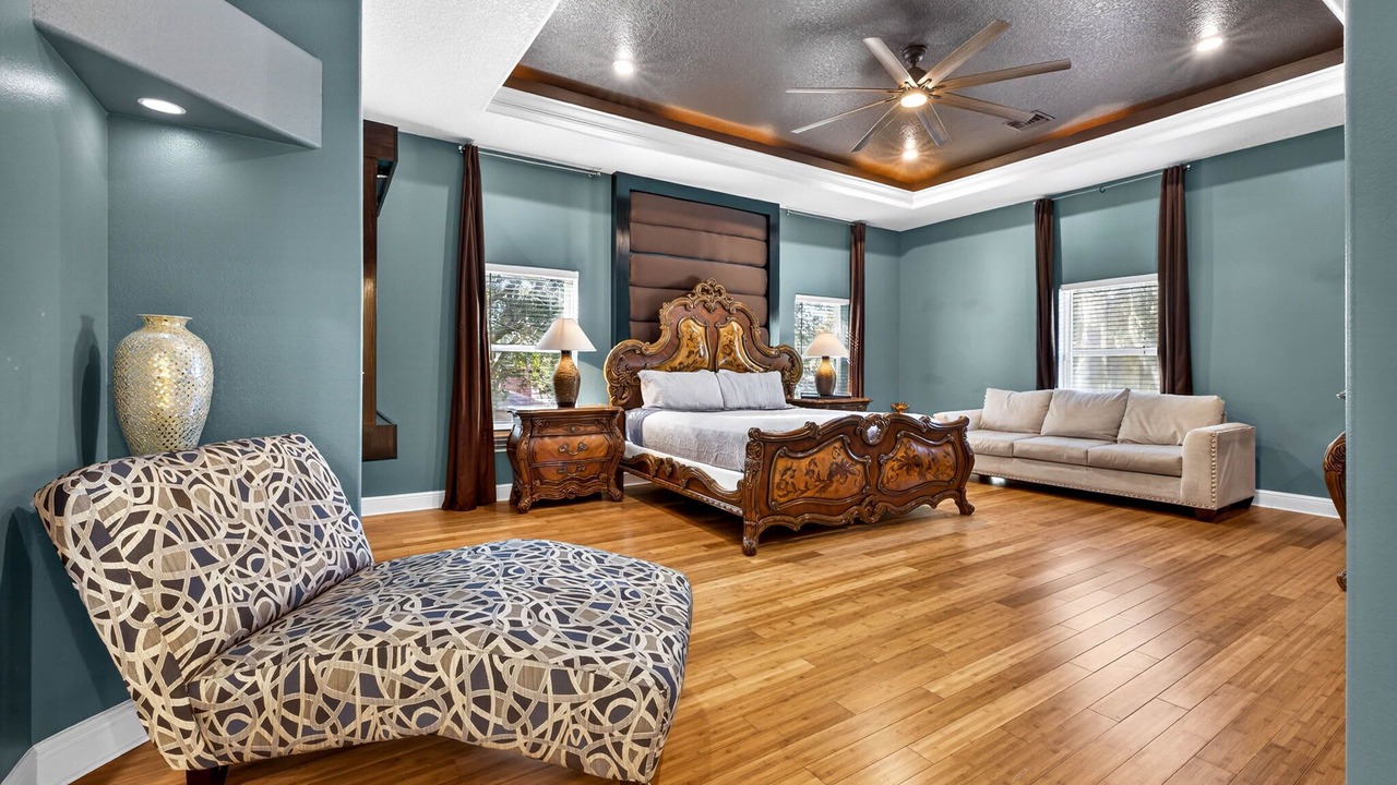 Photo of Others in Bloomingdale