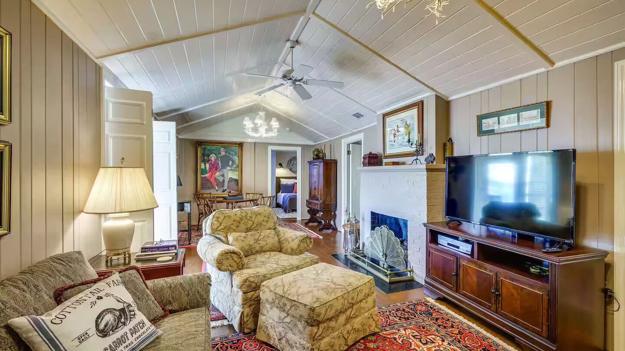 Photo of Livingroom in Guntersville