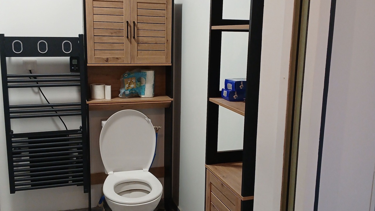 Photo of Bathroom in (le) Mesnil Hue