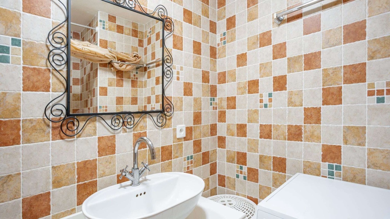 Photo of Bathroom in Courry