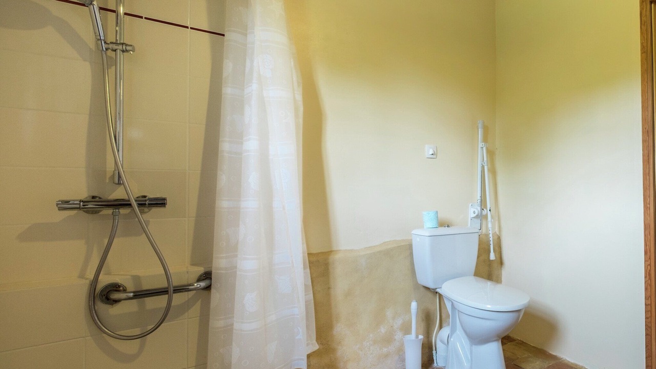 Photo of Bathroom in Saint-Aignan