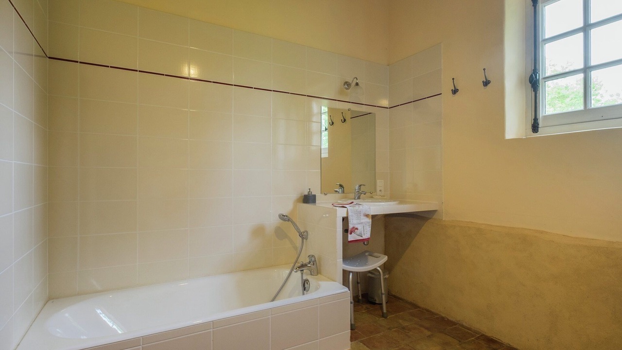 Photo of Bathroom in Saint-Aignan