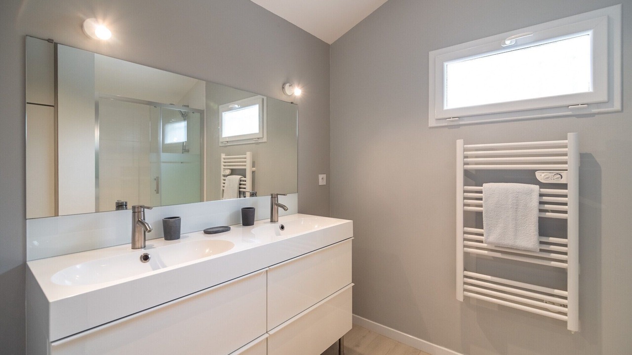 Photo of Bathroom in Saint-Genies-de-Fontedit