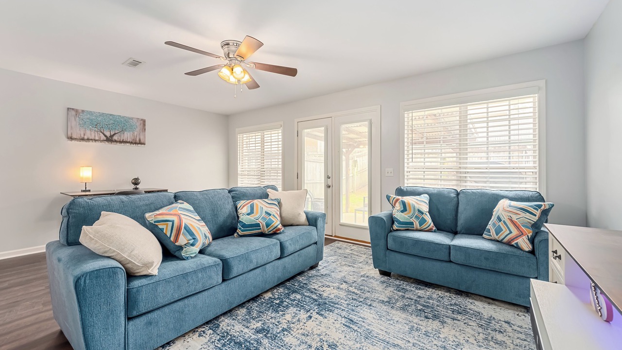 Photo of Livingroom in Enterprise