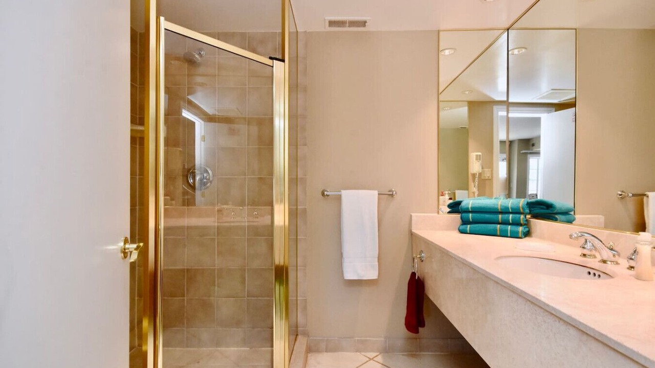 Photo of Bathroom in Oro-Medonte