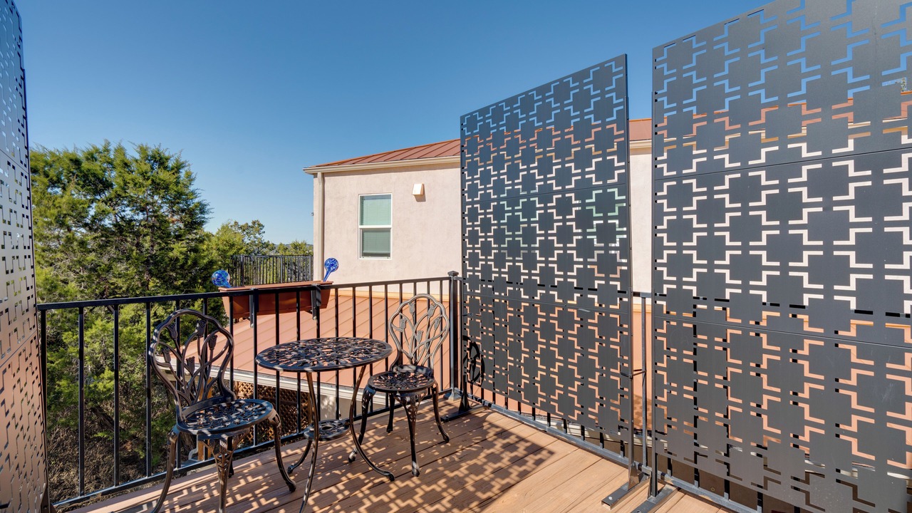 Photo of Patio Balcony in Hughes Park Lake