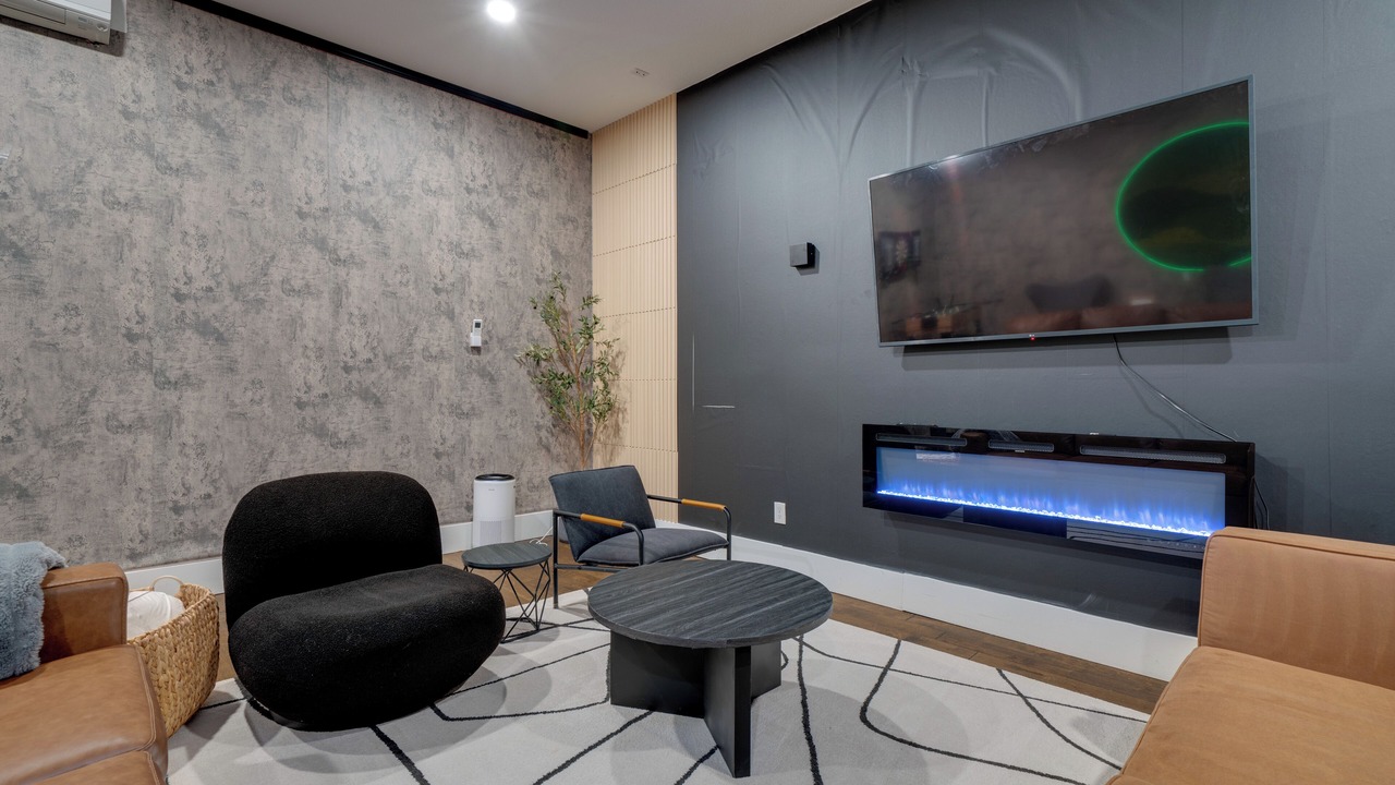 Photo of Livingroom in Hughes Park Lake