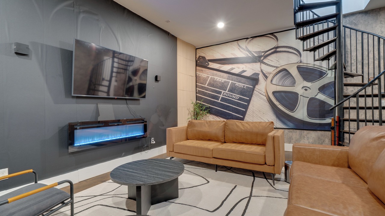 Photo of Livingroom in Hughes Park Lake
