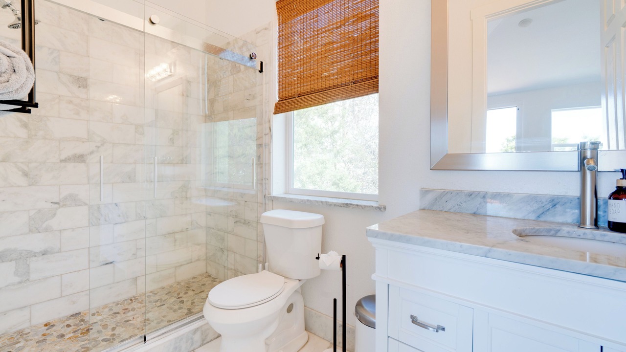 Photo of Bathroom in Hughes Park Lake