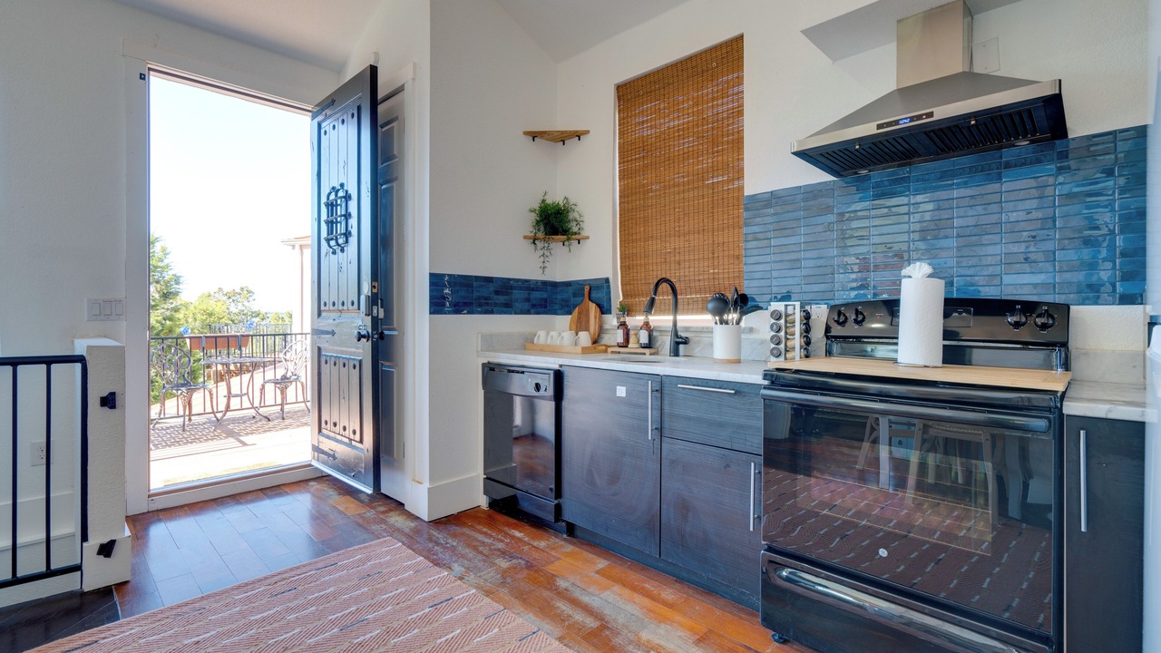 Photo of Kitchen in Hughes Park Lake