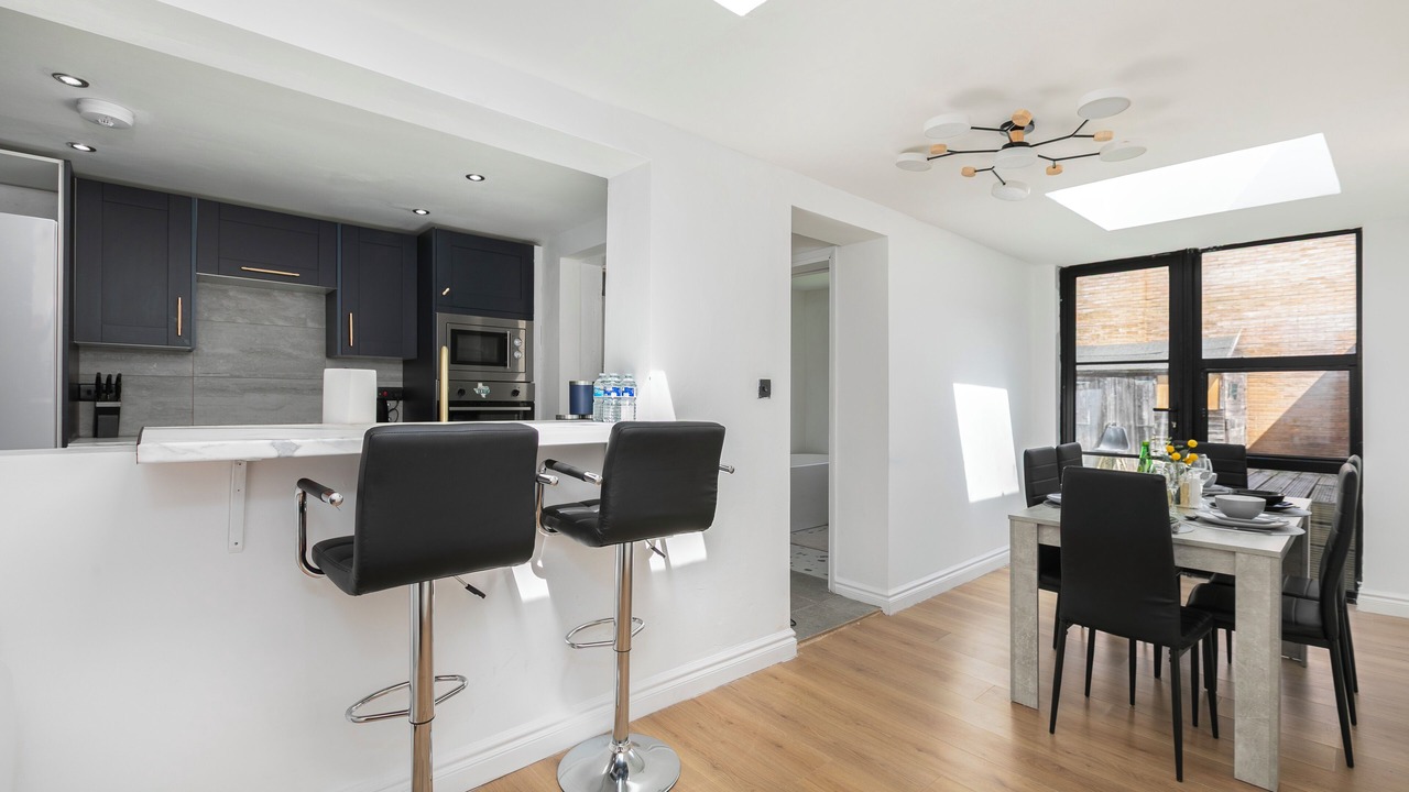 Photo of Others in Woodside