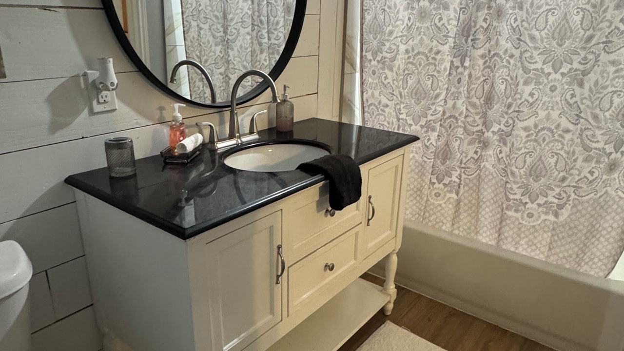 Photo of Bathroom in Uvalde