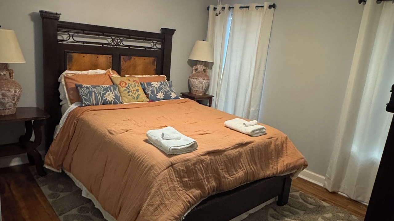 Photo of Bedroom in Uvalde