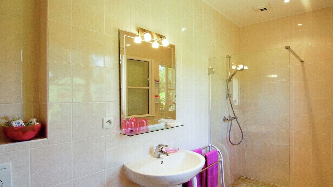 Photo of Bathroom in Rouzede