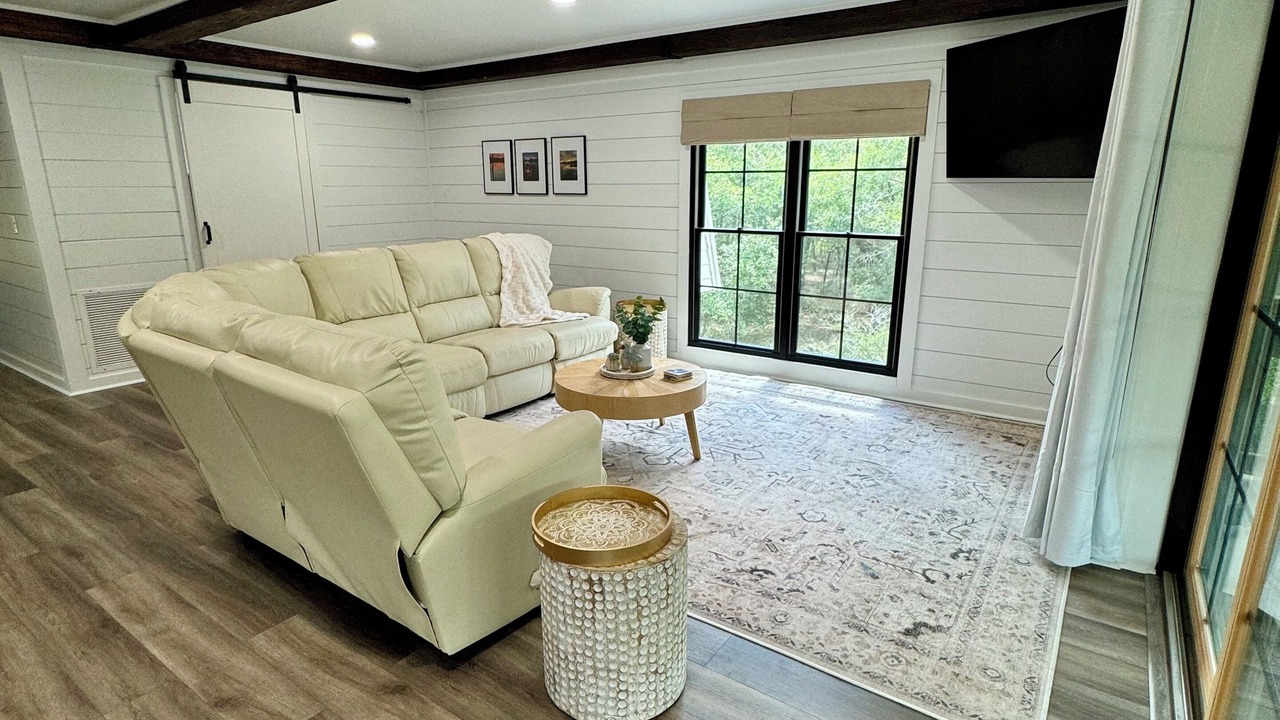 Photo of Livingroom in Bell