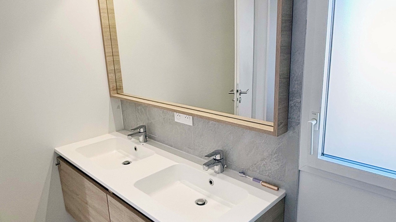 Photo of Bathroom in Aiguerelles