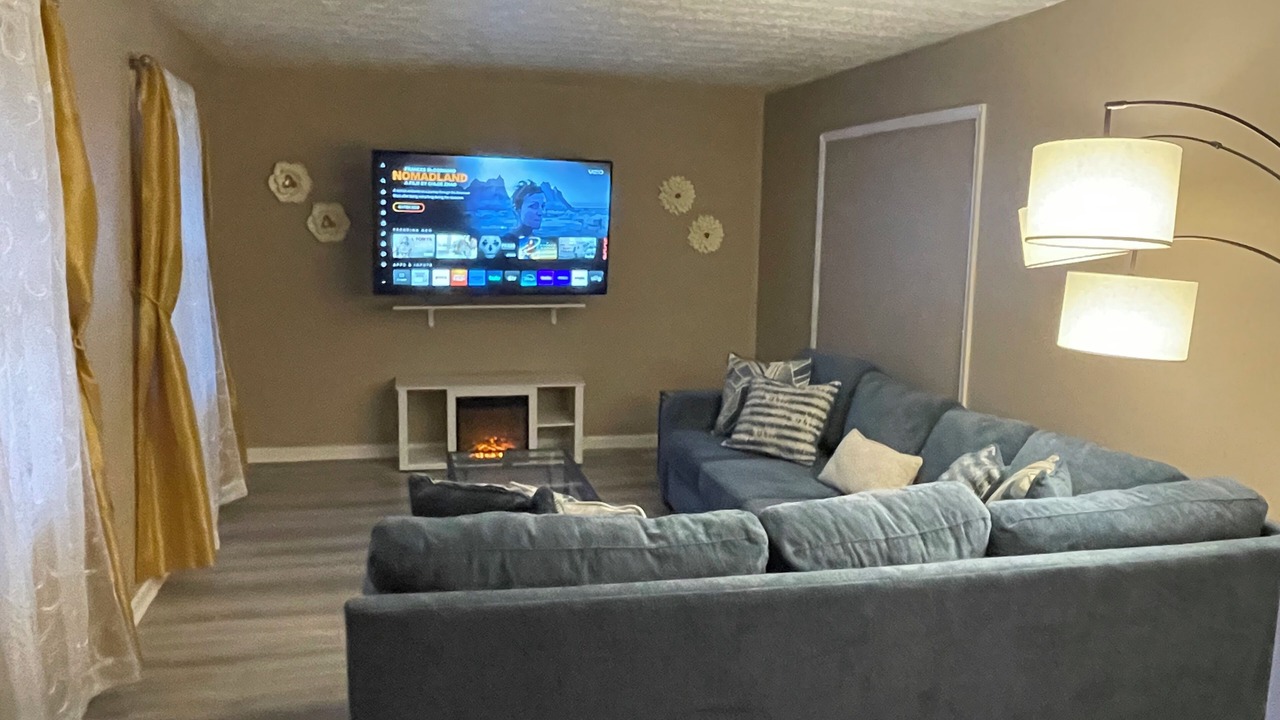 Photo of Livingroom in Leslie Estates