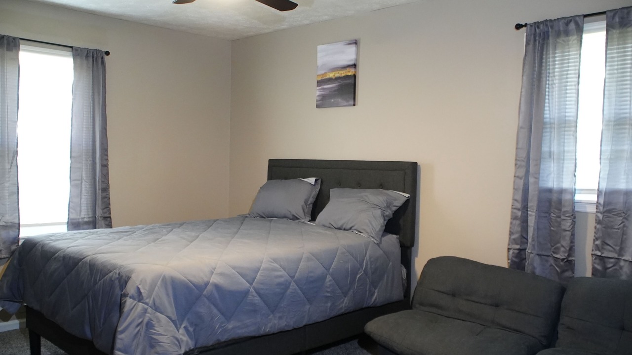 Photo of Bedroom in Leslie Estates