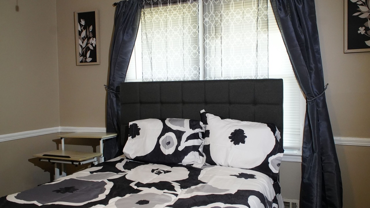 Photo of Bedroom in Leslie Estates