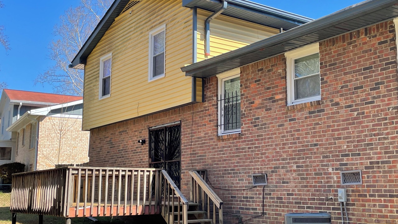 Photo of Outdoor in Leslie Estates