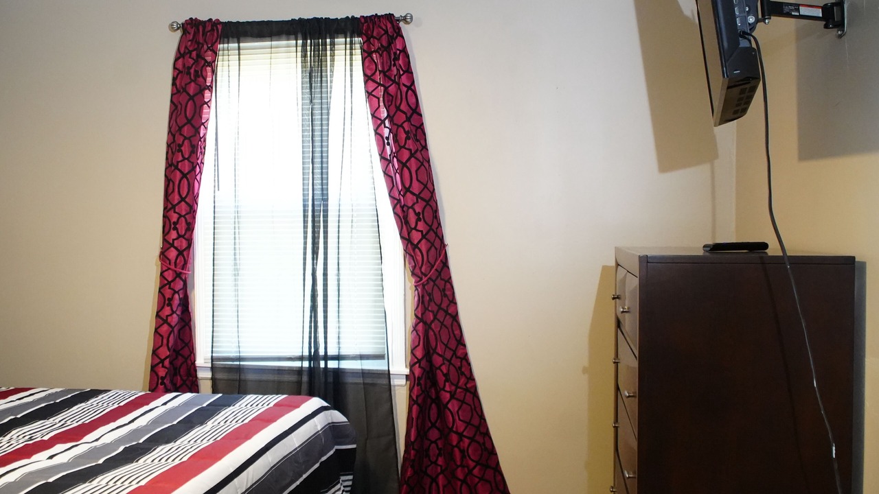 Photo of Bedroom in Leslie Estates