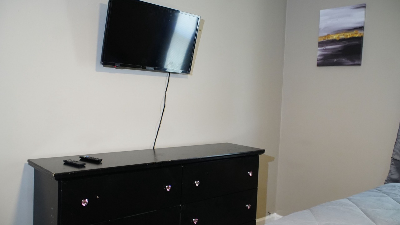 Photo of Bedroom in Leslie Estates