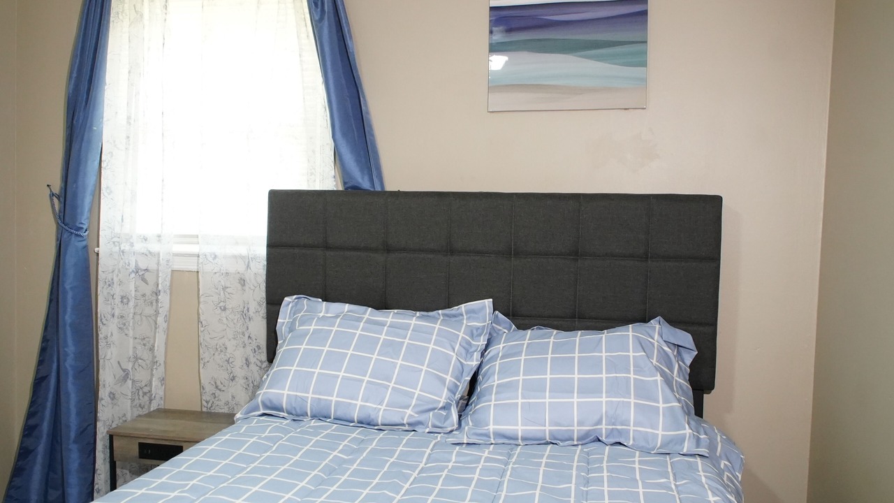 Photo of Bedroom in Leslie Estates