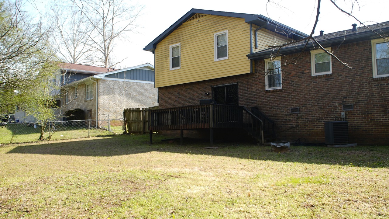 Photo of Outdoor in Leslie Estates