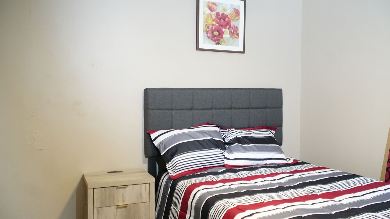 Photo of Bedroom in Leslie Estates