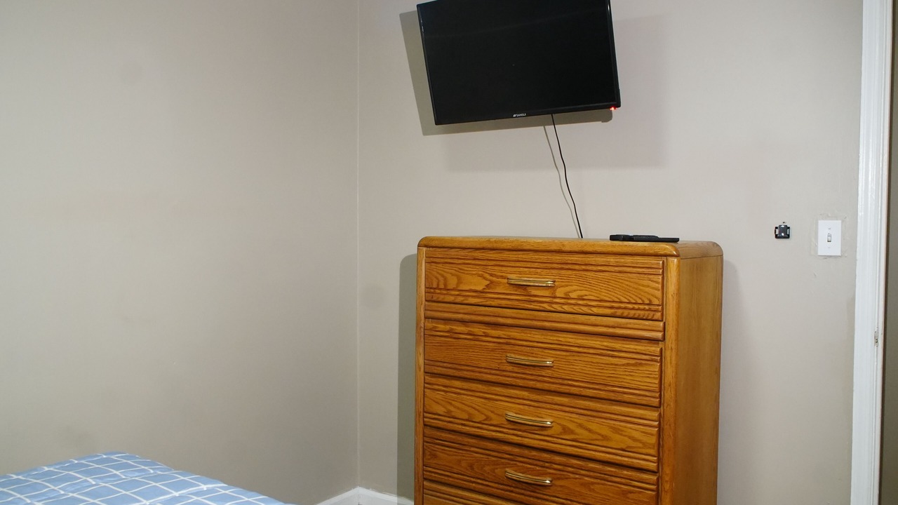 Photo of Bedroom in Leslie Estates