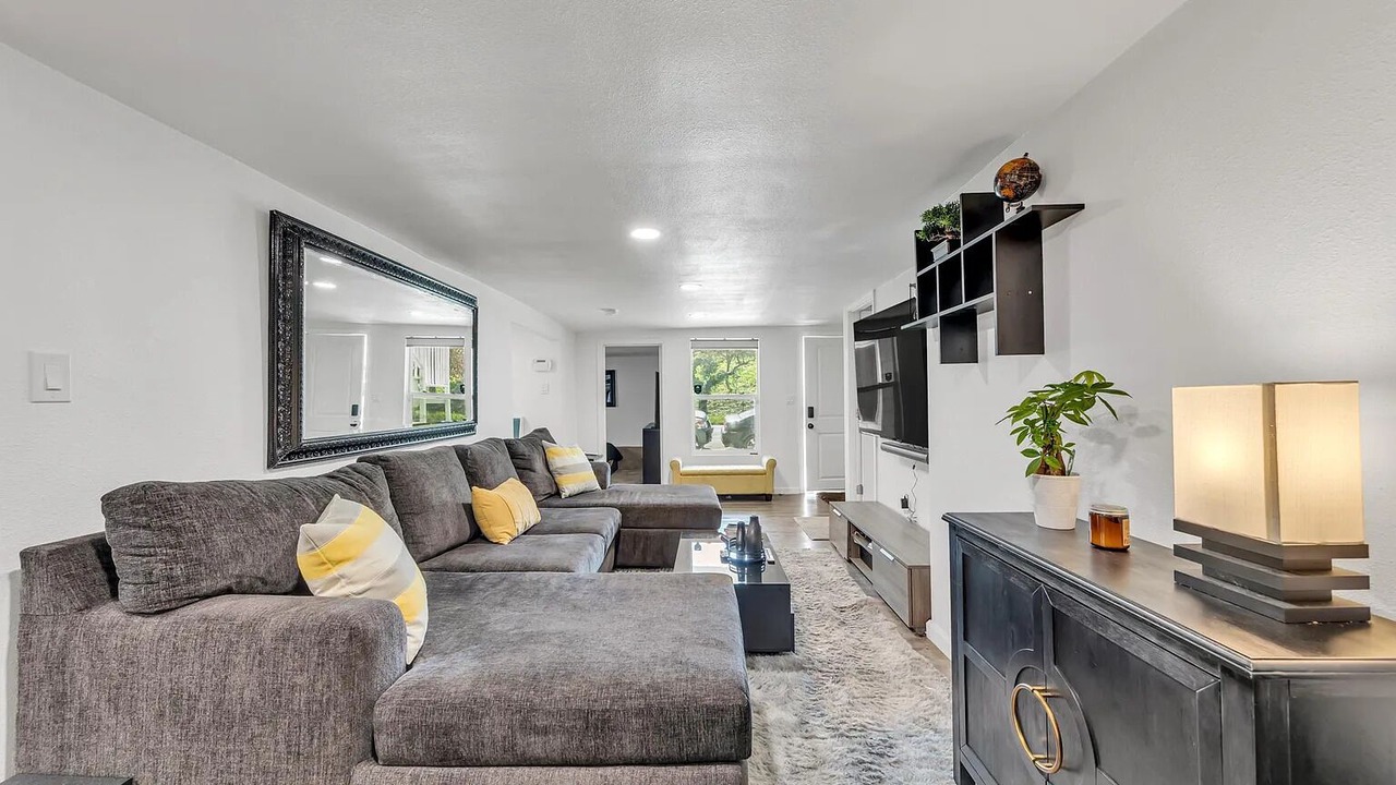 Photo of Livingroom in Land Park