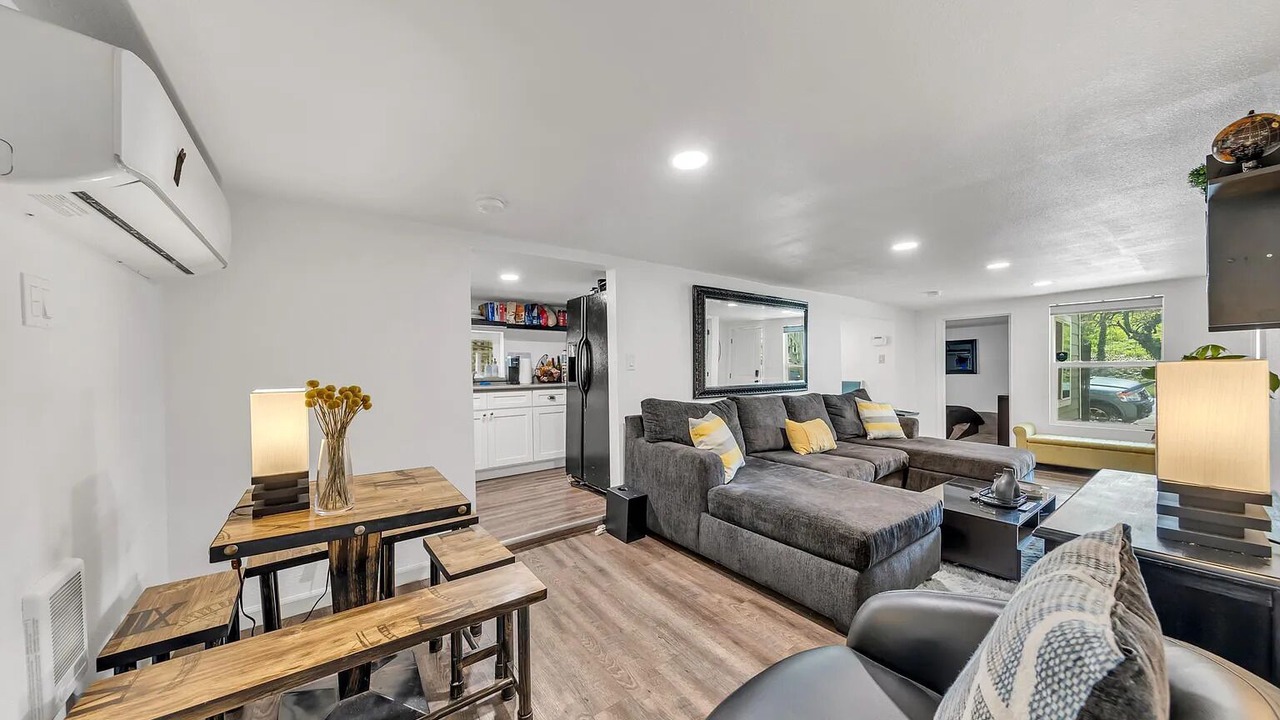 Photo of Livingroom in Land Park