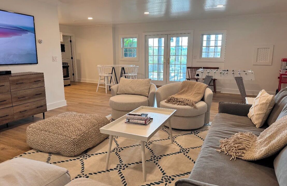 Photo of Livingroom in West of Town