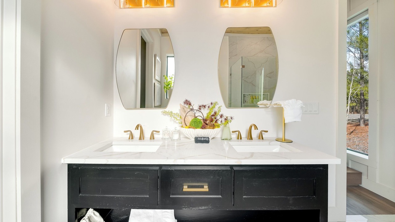 Photo of Bathroom in Broken Bow