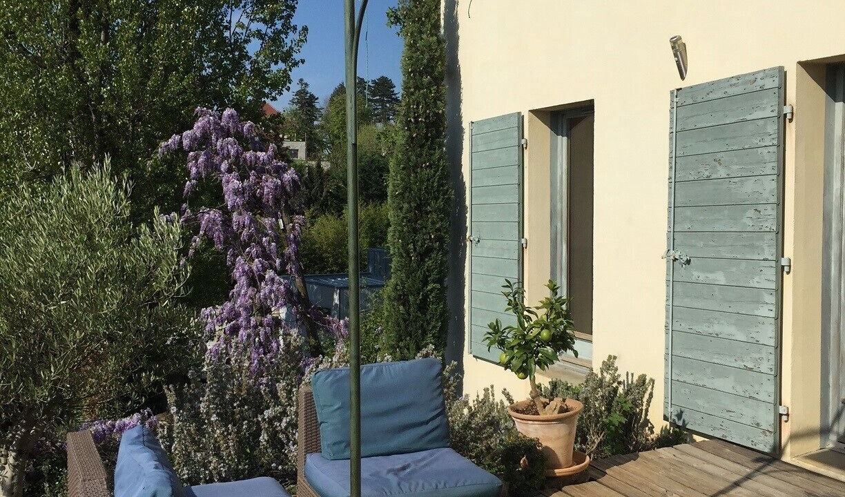 Photo of Patio Balcony in Saint-Didier-au-Mont-d'Or