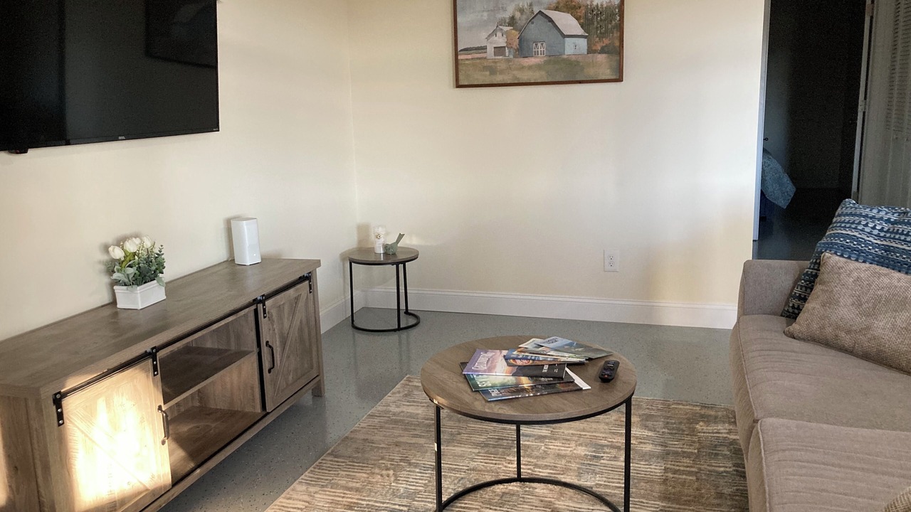 Photo of Livingroom in Madisonville