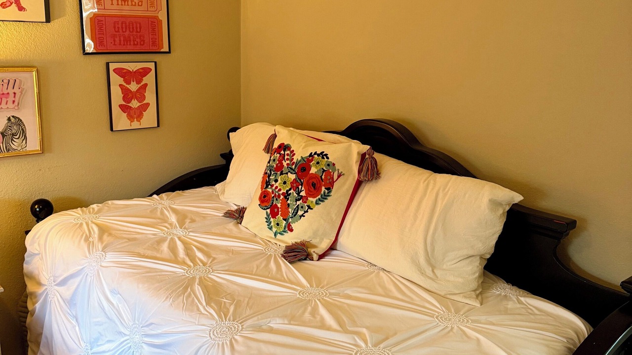 Photo of Bedroom in Crown Colony