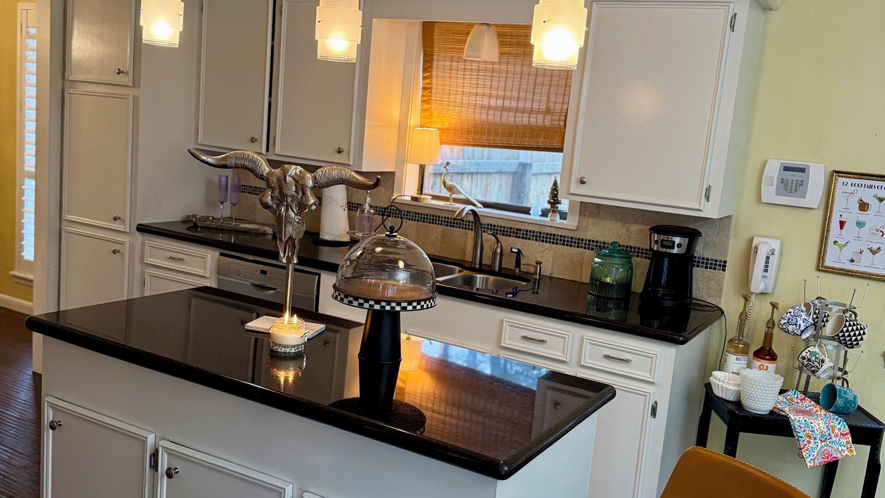 Photo of Kitchen in Crown Colony