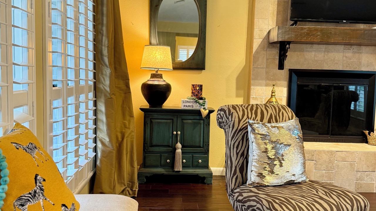 Photo of Livingroom in Crown Colony