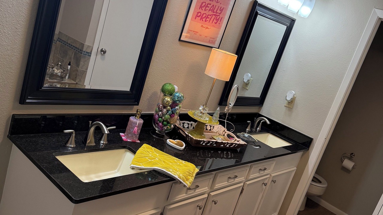 Photo of Bathroom in Crown Colony