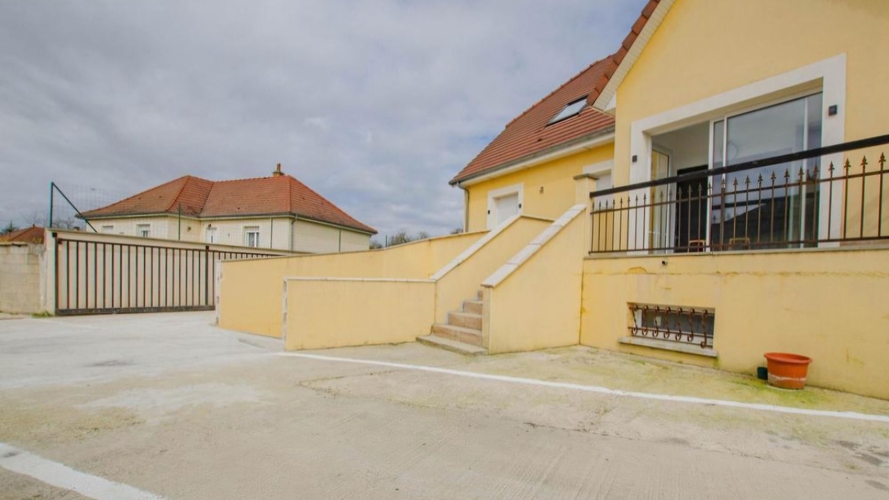 Photo of Outdoor in Clerey