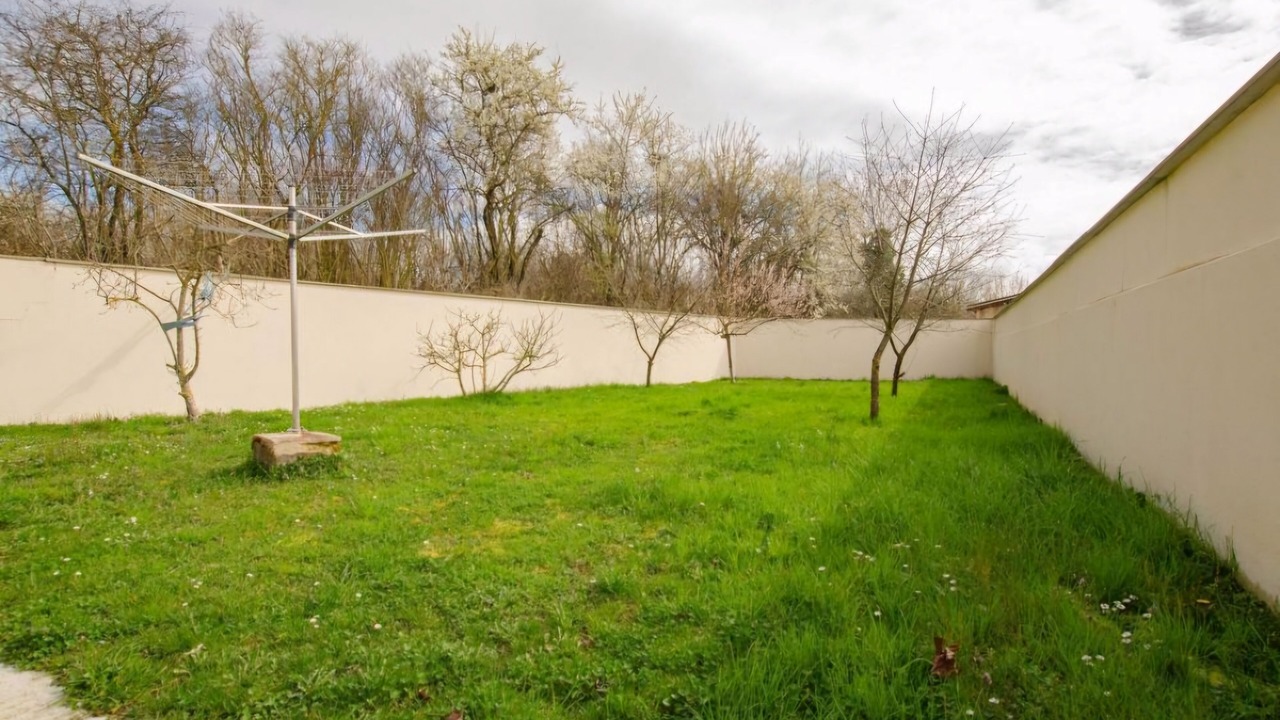 Photo of Outdoor in Clerey