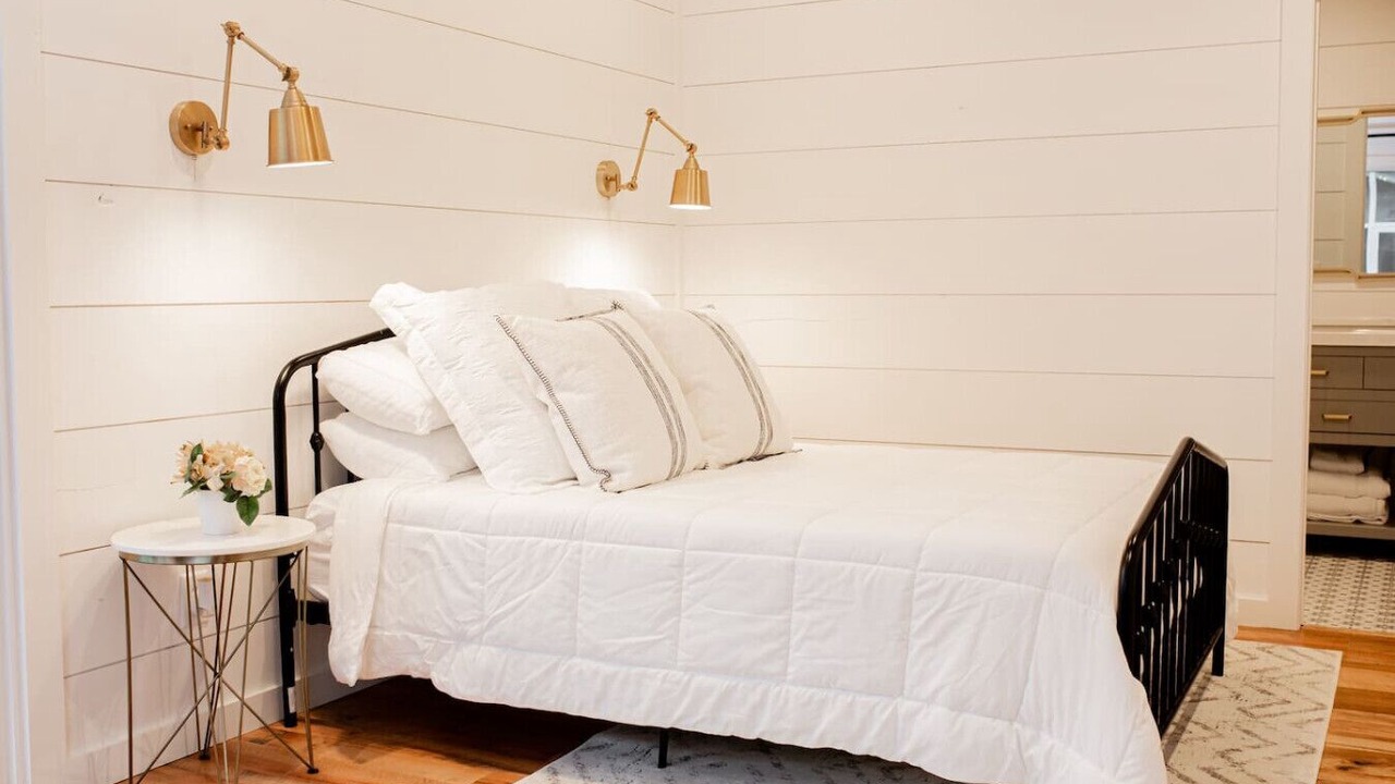 Photo of Bedroom in Lake Forest Estates