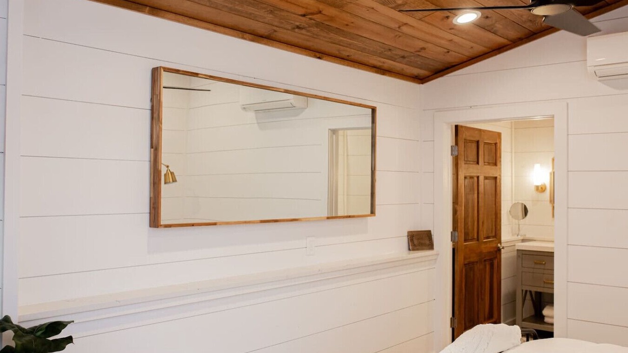 Photo of Bedroom in Lake Forest Estates