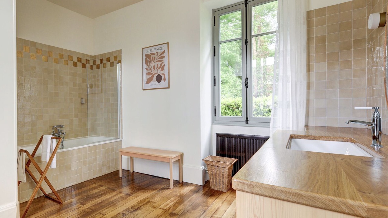 Photo of Bathroom in Raveau