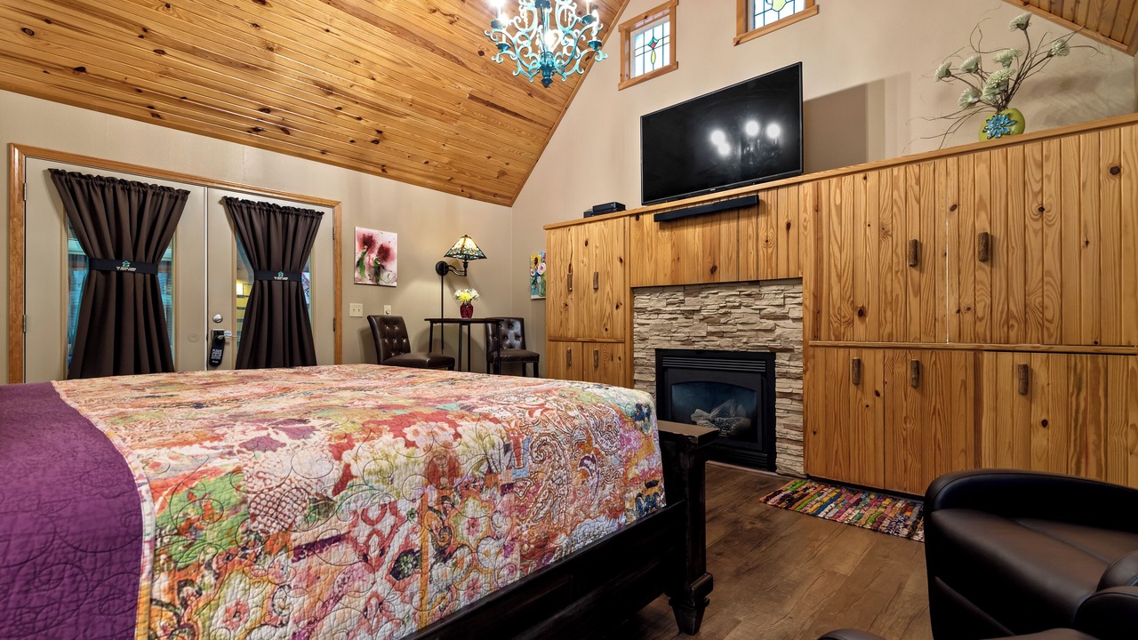 Photo of Bedroom in Eureka Springs Historic District